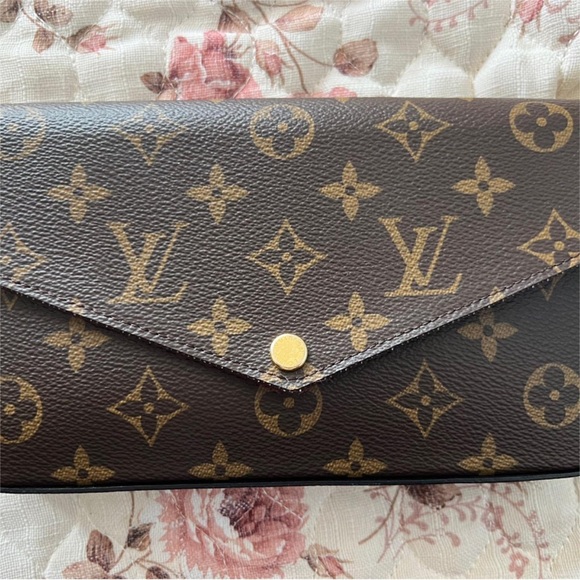 Louis Vuitton Handbags - Pochette Felicie Louis Vuitton clutch purse